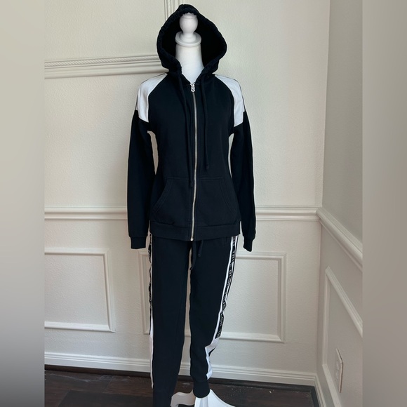 True Religion Black and White Apparel, Jogging Set - Picture 1 of 9